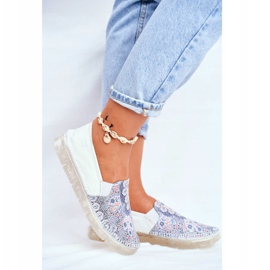 Ženske hlače Maciejka Kožne natikače bijele 03512-46 bijela raznobojna 2