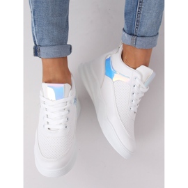 Bijele sportske cipele na klin 85-429 BIJELO / SREBRNO bijela 1