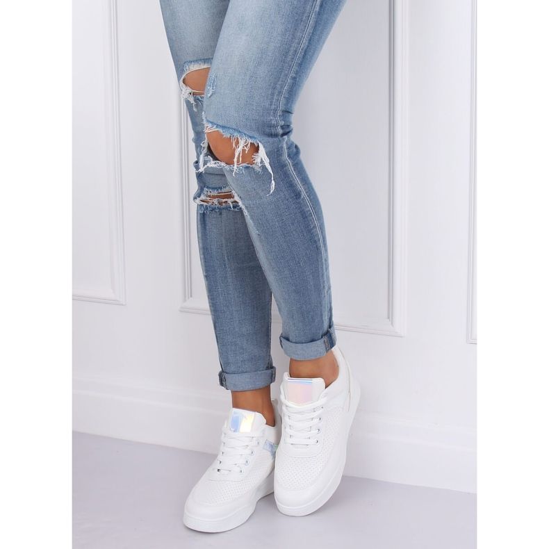 Bijele sportske cipele na klin 85-429 BIJELO / SREBRNO bijela 2