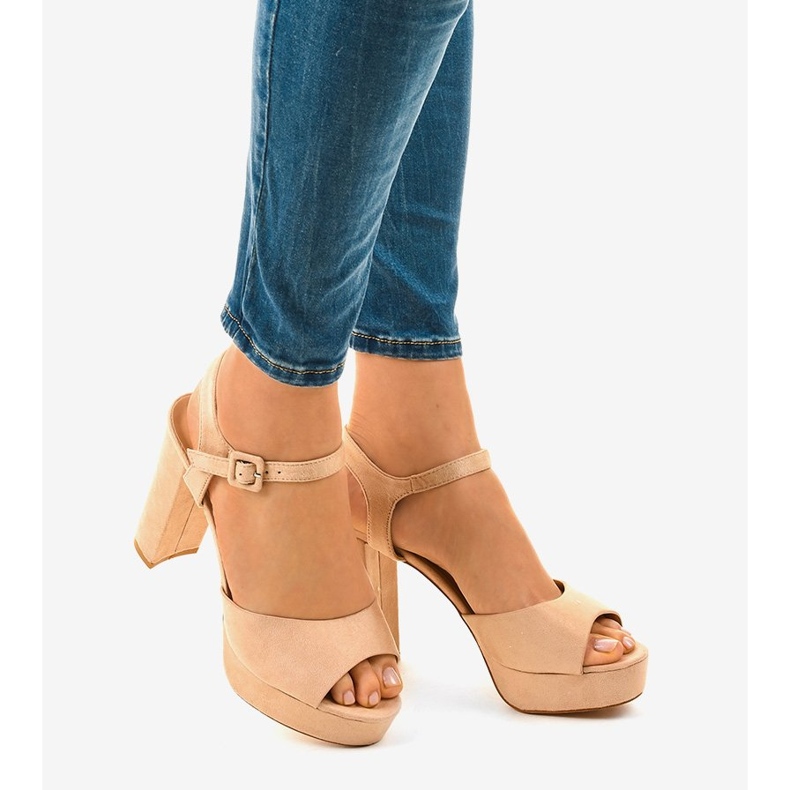 Bež sandale na stupu od antilopa AT-0660-L 1