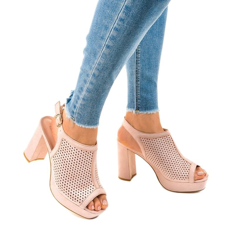 Bež otvorene sandale na petu 9R82 1