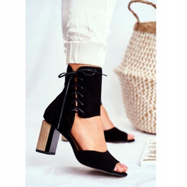 Ženske sandale na štiklu Maciejka Crna antilop 04122-01 crno 1