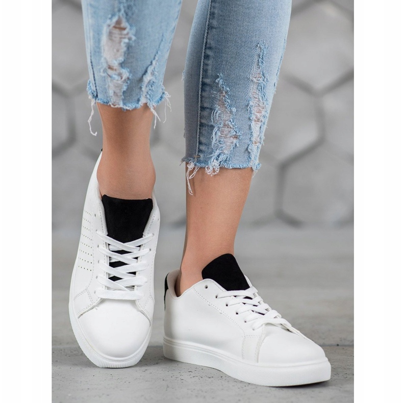 SHELOVET Bijele cipele s umetcima od antilopa bijela 2