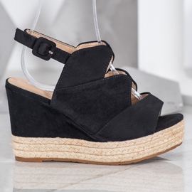 Small Swan Modne sandale na klin crna 2