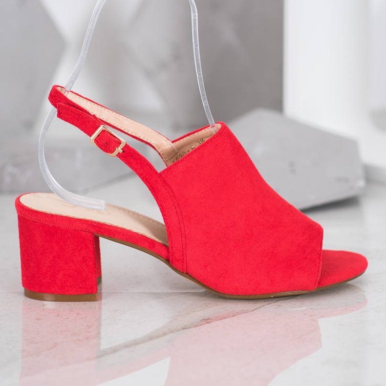 Small Swan Crvene cipele na postu crvena 2