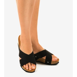 Crne papuče GU53 na klinu crno 2