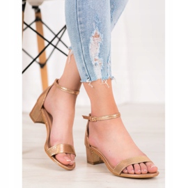 Small Swan Sjajne sandale od eko kože zlatni 1