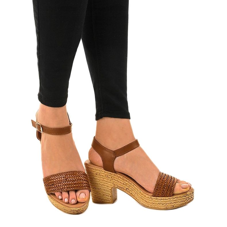 Smeđe sandale s visokim potpeticama 150-614 smeđa 1