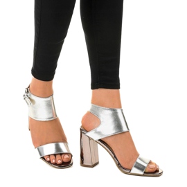 Elegantne srebrne sandale na stupu 0354-20 siva 1