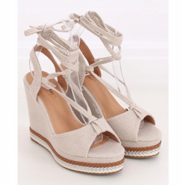 Bež GP07 Bež sandale na klin 1