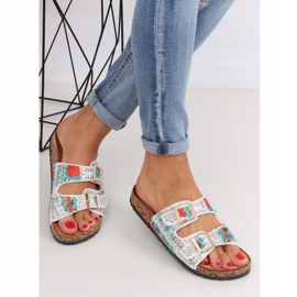 Scholki s bijelim perlicama CK133P Bijela raznobojna 1