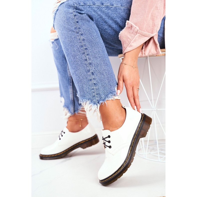 SEA Ženske hlače lakirane u bijelo Učinite to bolje! bijela 1