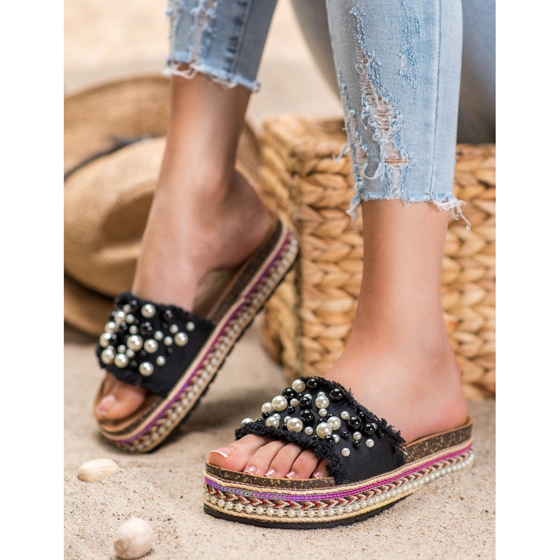 Small Swan Papuče na platformi s biserima crno 2