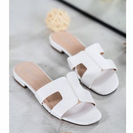 SHELOVET Klasične eko kožne papuče bijela 1