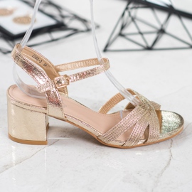 Small Swan Sjajne sandale na šanku žuta boja 2