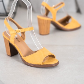 SHELOVET Žute antilope od antilopa žuta boja 2