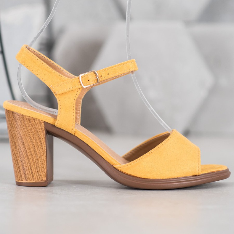 SHELOVET Žute antilope od antilopa žuta boja 1