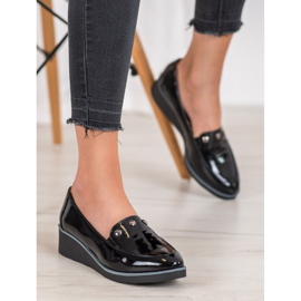 Vinceza Lakirane pumpe na klin crno 1