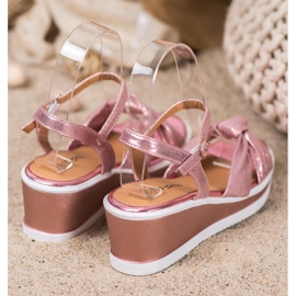 SHELOVET Sandale sa sjajnim klinom ružičasta 1