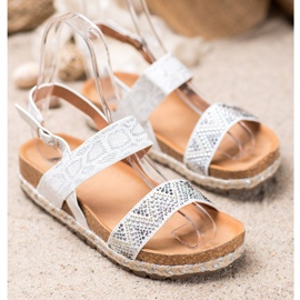 SHELOVET Modne bijele sandale bijela 1