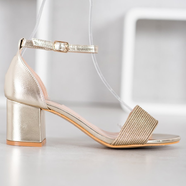 Nio Nio Elegantne sandale na šanku žuta boja 2