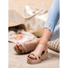 Small Swan Modne sandale s eko kožom smeđa 2