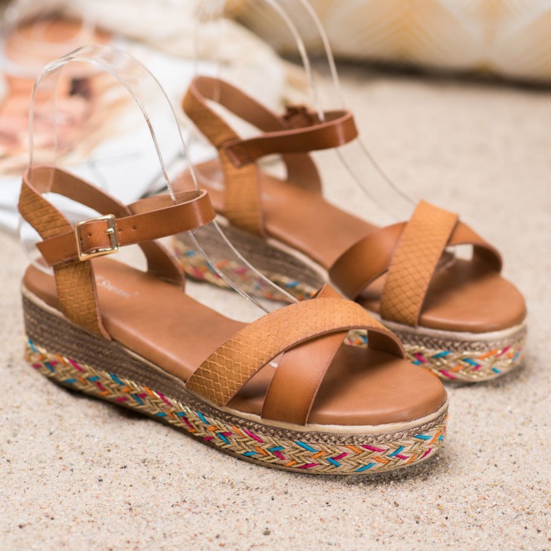 Small Swan Modne sandale s eko kožom smeđa 2