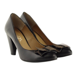 Kotyl Klasične kožne pumpe s lukom 1307 crni katil crna 4