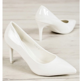 Small Swan Lakirane igle bijela 1