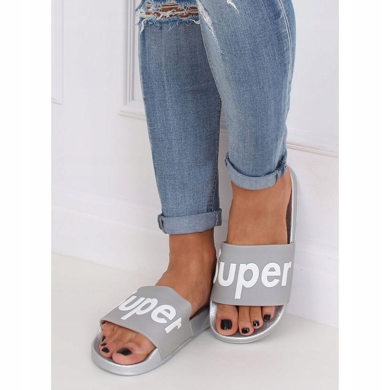 Sive i srebrne ženske papuče CK110 Srebrne siva 1