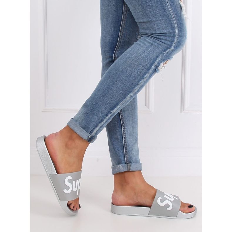 Sive i srebrne ženske papuče CK110 Srebrne siva 2