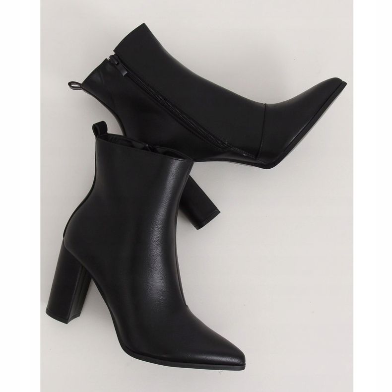 Klasična crna DA39P Crna štikla 1