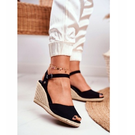 Ženske sandale na pletenom klinu Big Star crna DD274A209 crno 1