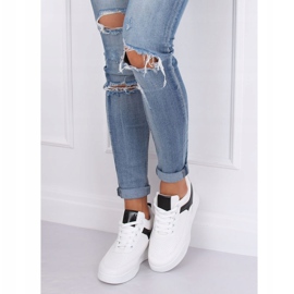 Bijele sportske cipele s klinovima 85-429 BIJELO / CRNO bijela 2