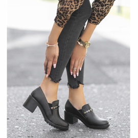 Ženske crne cipele na stupu C17-6113 crno 1