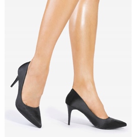 Crne pumpe na peti LEI-160 crna 1