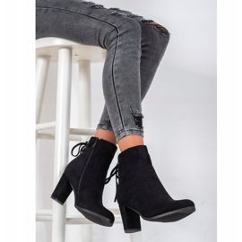 Vezane čizme na VINCEZA postu crno 1