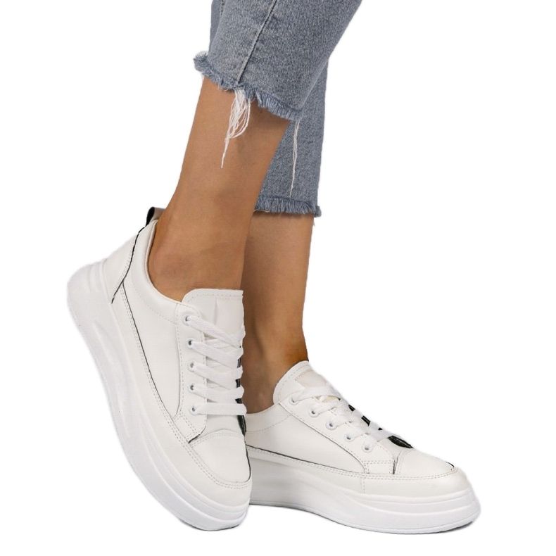 Bijele tenisice na višem potplatu R50 bijela crna 1