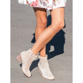 Bestelle Klasične ažurske čizme s ažurima bež 2