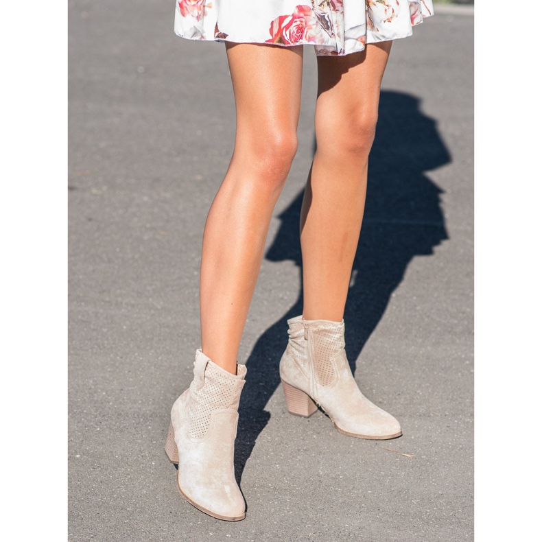 Bestelle Klasične ažurske čizme s ažurima bež 1