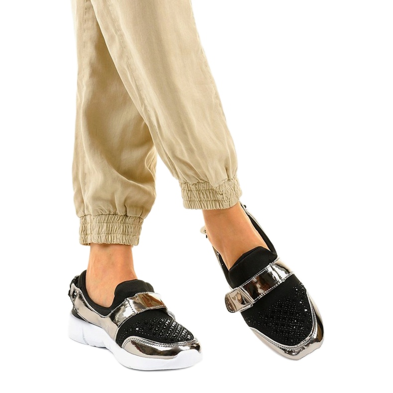 Crno-zlatne sportske cipele na klizanje B120-2 zlatna 2