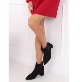 Crne čizme na nisku petu W27012 Crna 1