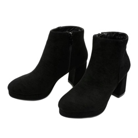 Crne gležnjače od antilopa na Mahoganis stupu crna 2