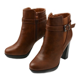 Smeđe čizme na postu Lorelle smeđa 2