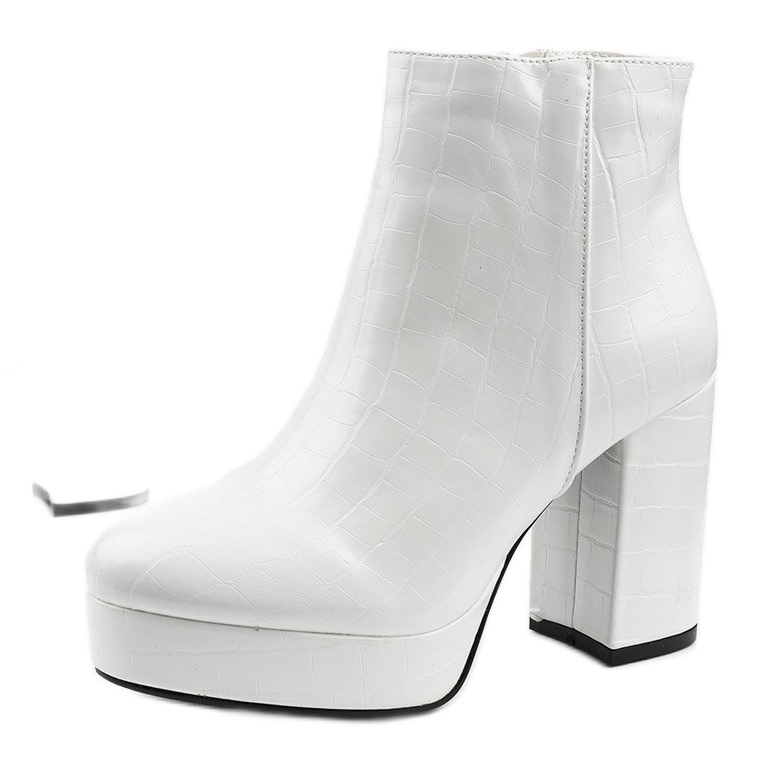 Bijele čizme na stupu Usinaya bijela 1