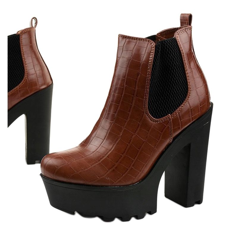 Deve čizme na stupu Zellola smeđa 1