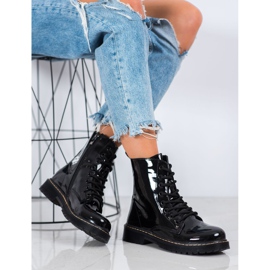 Small Swan Lakirani radnici crna 1