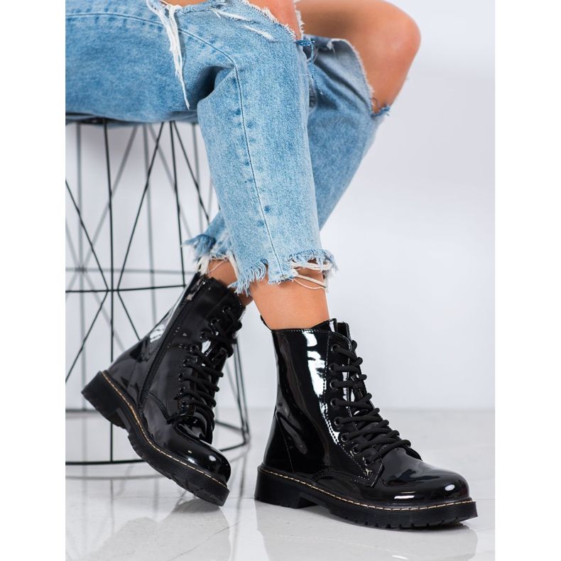 Small Swan Lakirani radnici crna 1