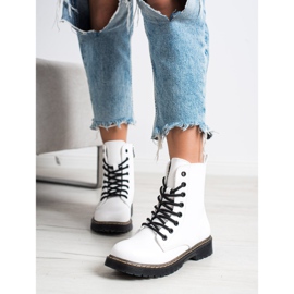 Small Swan Bijele čizme bijela crna 1