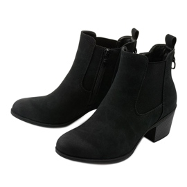 Crne gležnjače od antilopa na Tarrenscribe postu crna 2